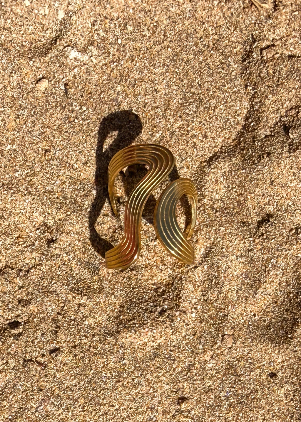 Lexi Wavy Abstract Ring