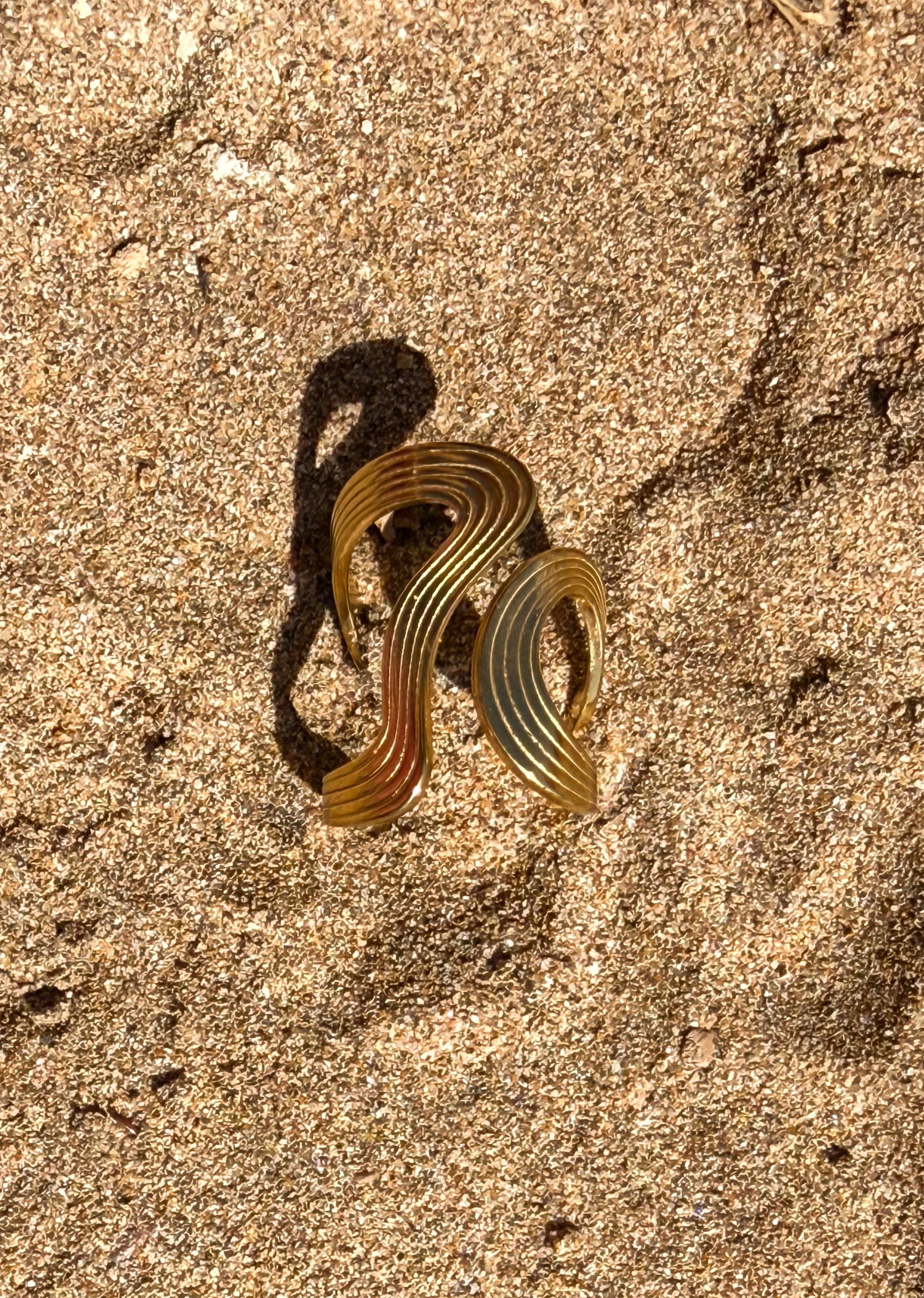 Lexi Wavy Abstract Ring